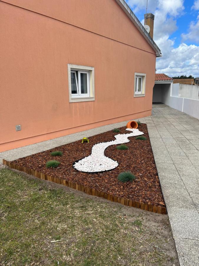 Moradia Alegre No Centro Da Vila Da Tocha. Exterior photo